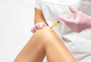 Doctor,Doing,Stem,Cell,Therapy,On,A,Patient's,Knee,After
